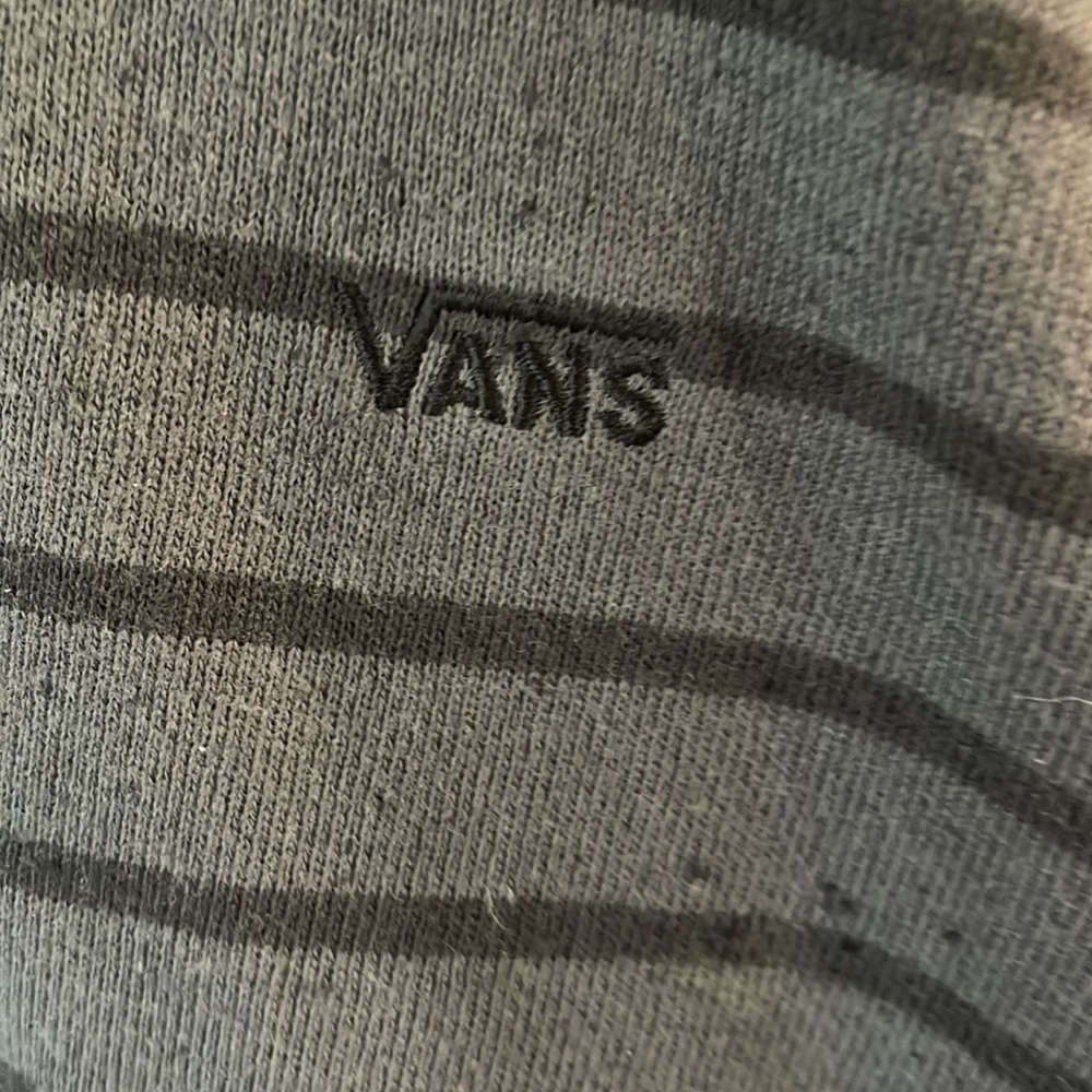 Vans men’s light weight sweatshirt 3/25.00 - Picture 2 of 5